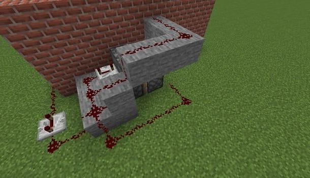 How to make a secret door in Minecraft